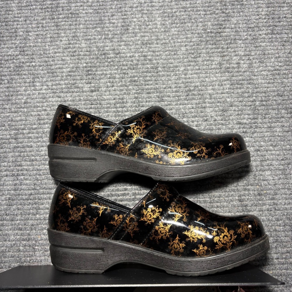 Ingaro Brandi Womens Black Gold Floral Patent Slip Resistant Clogs Shoes 8.5W